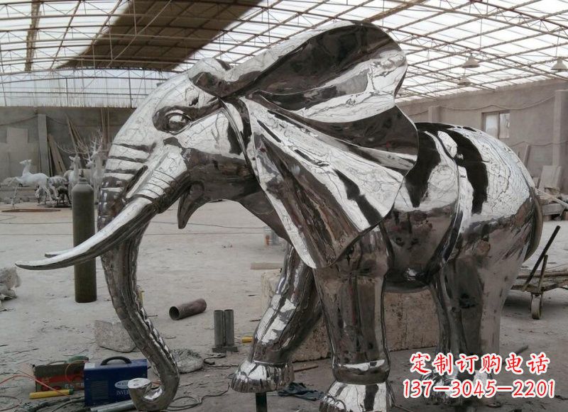 潍坊不锈钢镜面大象雕塑——独特的艺术精品
