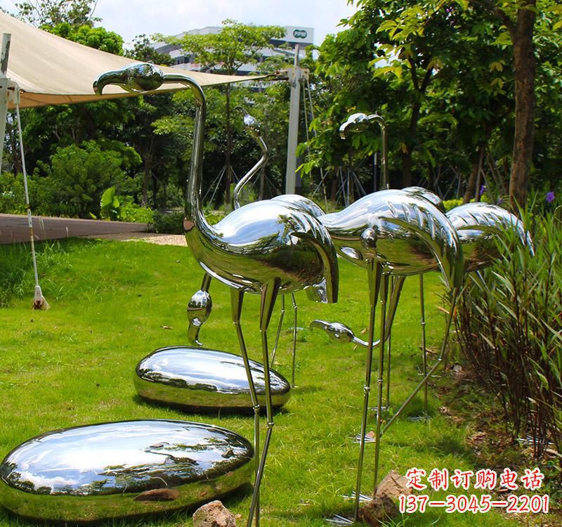 潍坊不锈钢镜面火烈鸟雕塑精美外形、多彩光泽