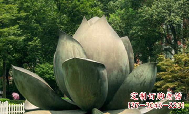 潍坊不锈钢莲花公园精美的雕塑装点