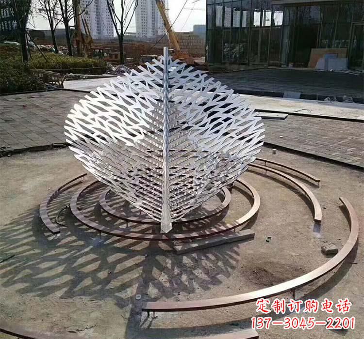 潍坊不锈钢镂空树叶雕塑——给环境带来美丽