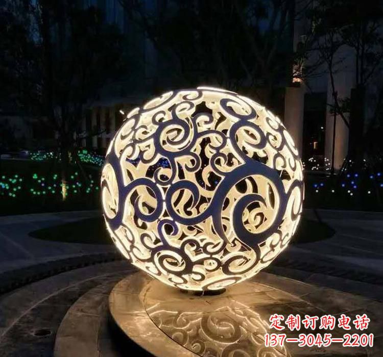 潍坊不锈钢镂空球喷泉雕塑艺术性的水景装饰