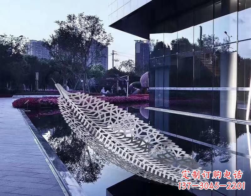 潍坊不锈钢镂空树叶雕塑——精致美观的艺术精品