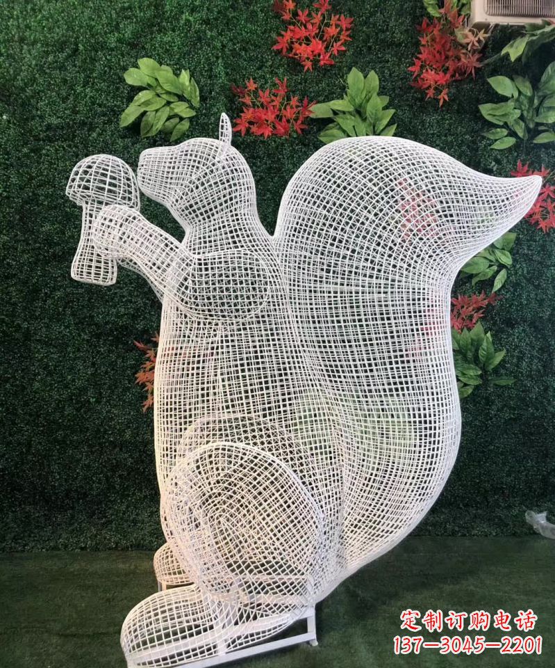 潍坊不锈钢松鼠雕塑展现自然的美