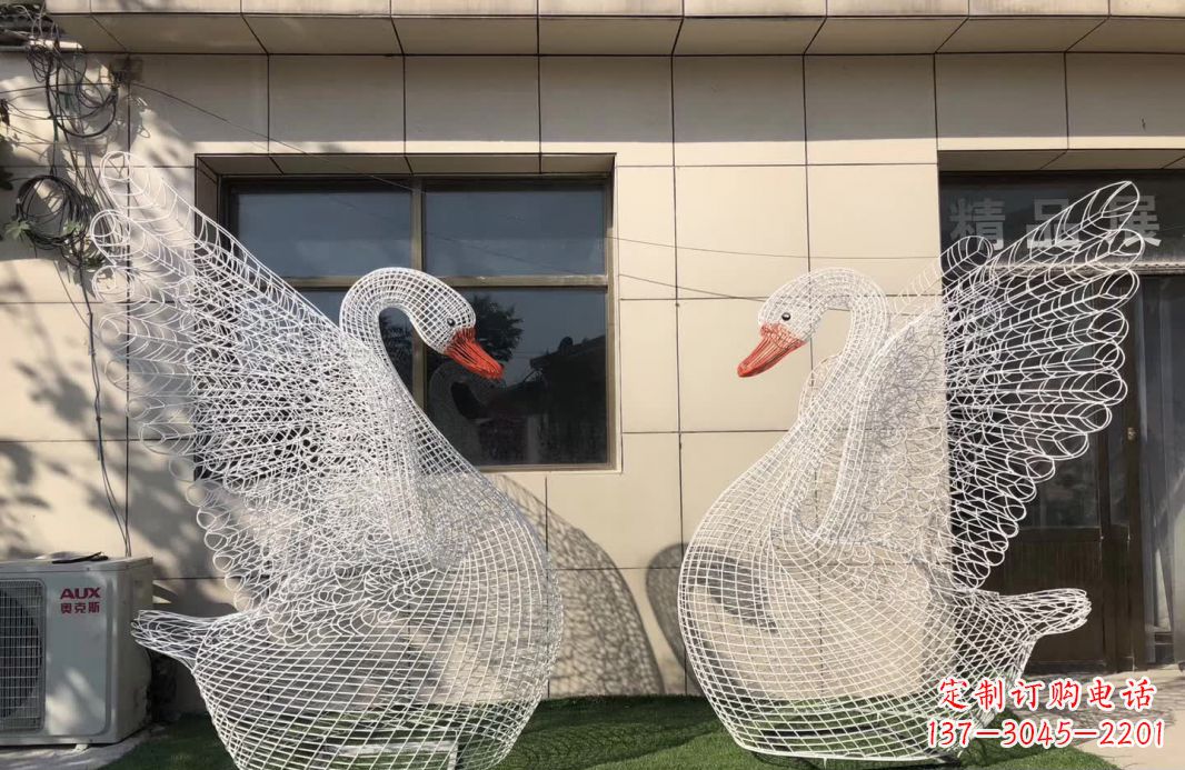 潍坊不锈钢镂空天鹅雕塑象征着美丽的永恒