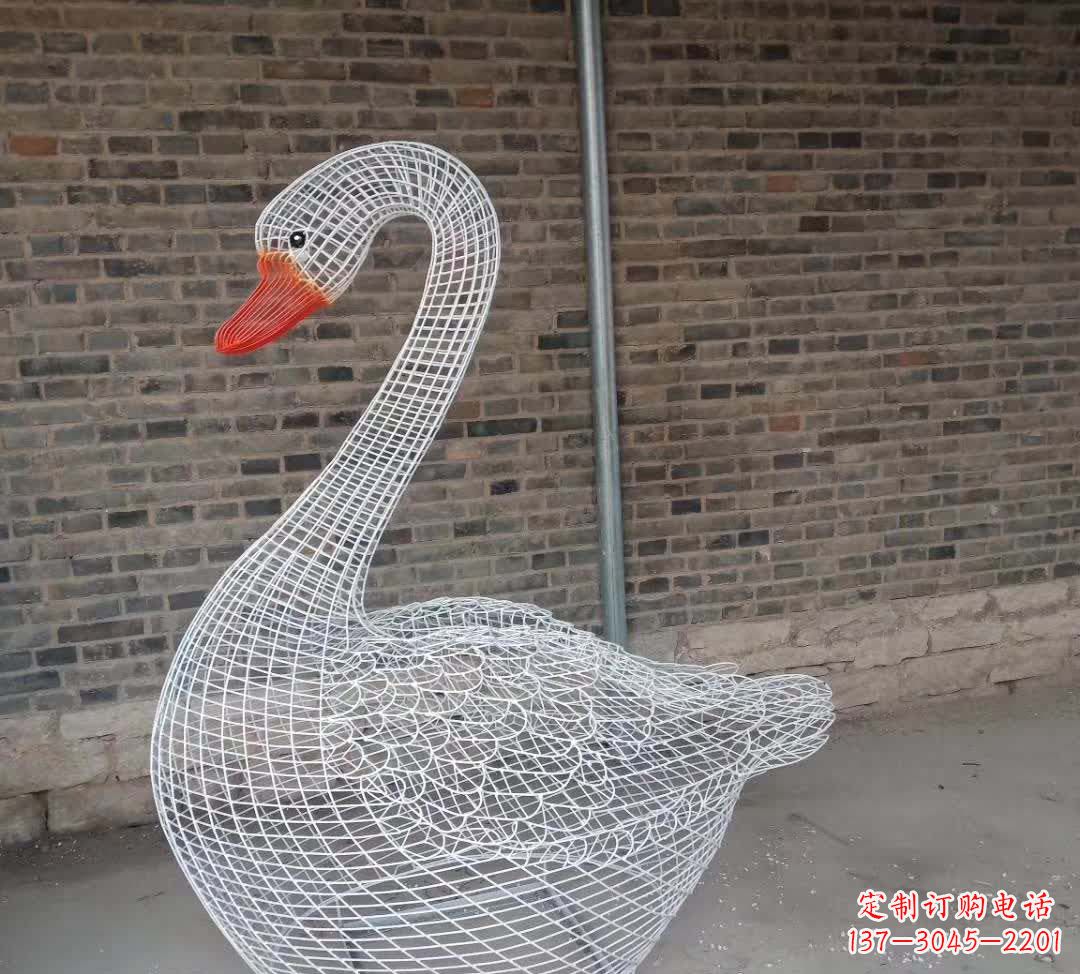 潍坊不锈钢镂空天鹅雕塑精美而优雅