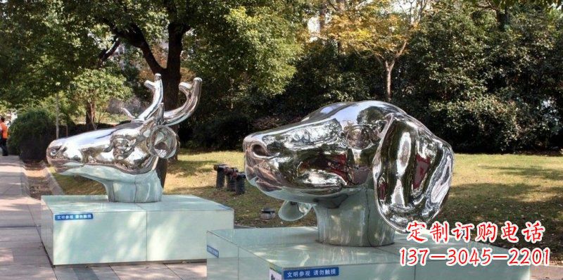 潍坊狗头公园不锈钢鹿和狗雕塑