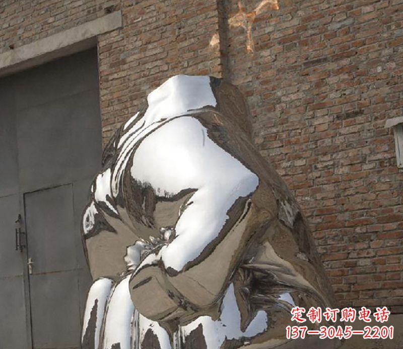 潍坊不锈钢拳头雕塑