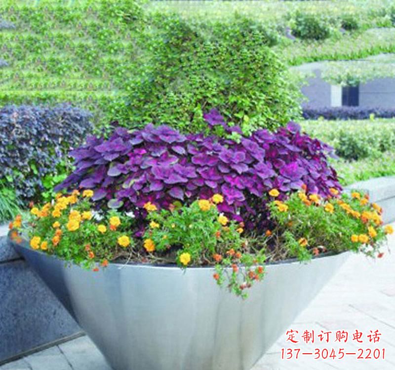 潍坊不锈钢花盆雕塑艺术之美