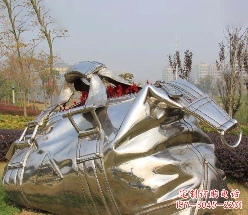 潍坊精美不锈钢手提包雕塑