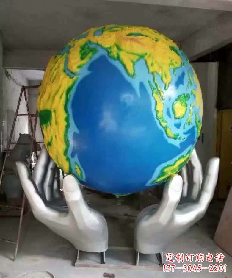 潍坊不锈钢手托地球雕塑精美的艺术作品