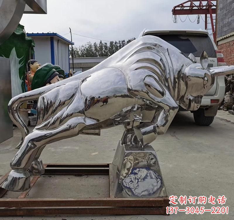潍坊不锈钢拓荒牛雕塑象征勇敢和拼搏