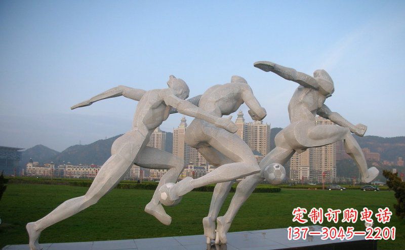 潍坊足球雕塑给公园景观增色