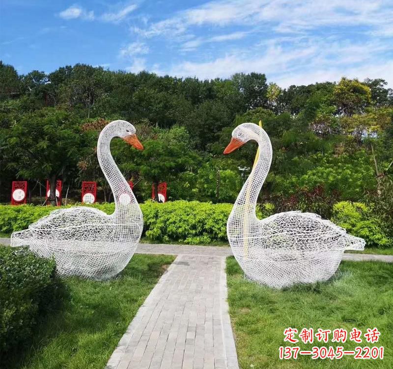 潍坊不锈钢天鹅雕塑——象征着爱与和平
