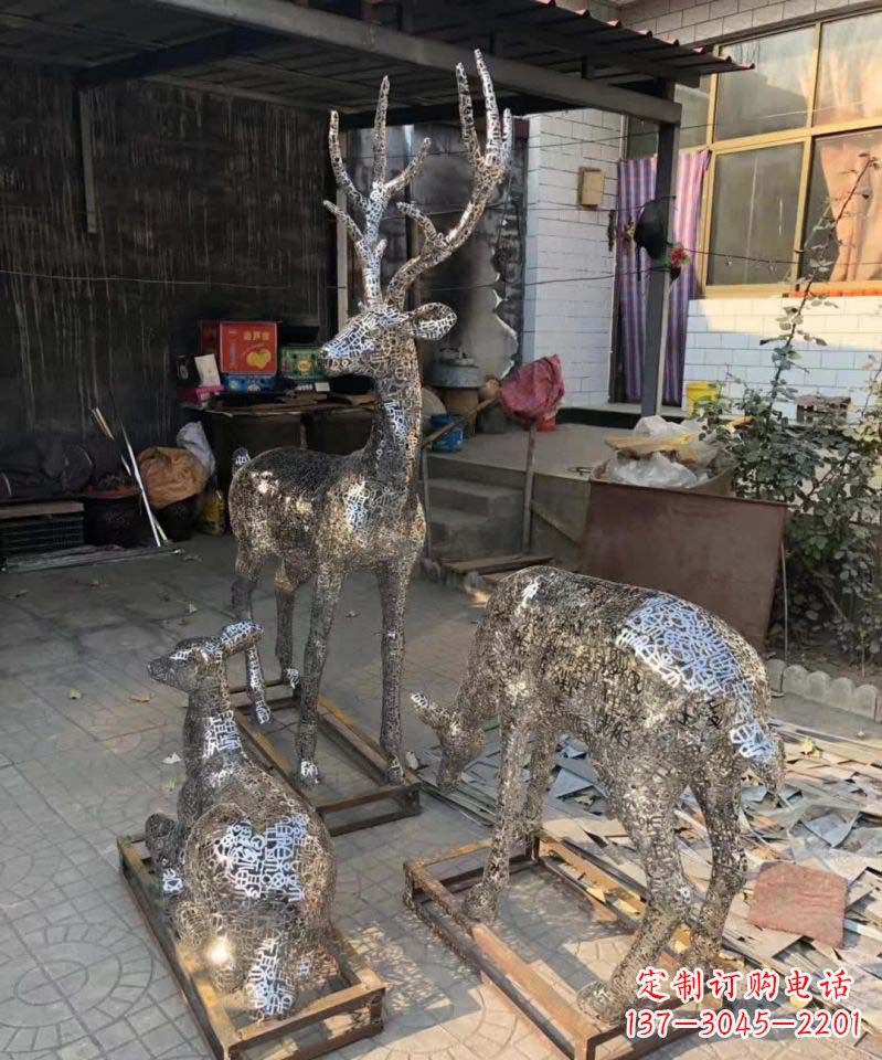 潍坊不锈钢庭院里的梅花鹿雕塑