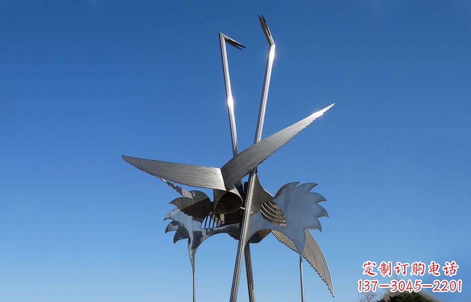 潍坊不锈钢鸵鸟雕塑精美外形、传神表现
