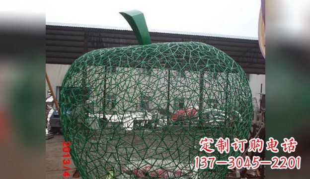 潍坊不锈钢网制作的苹果雕塑——精致且耐久