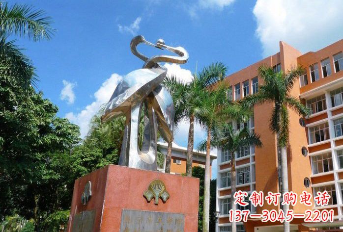 潍坊不锈钢仙鹤雕塑美丽而神秘