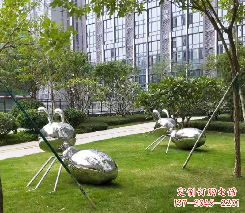 潍坊不锈钢小区的蚂蚁雕塑