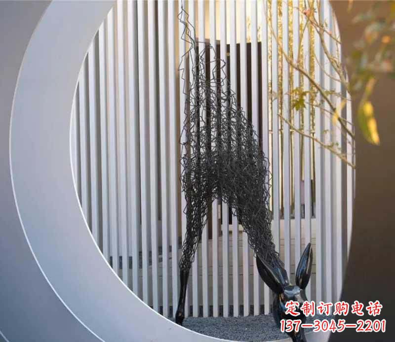 潍坊不锈钢小区的长颈鹿雕塑