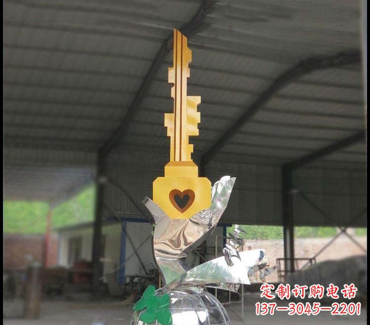 潍坊不锈钢校园手提钥匙雕塑