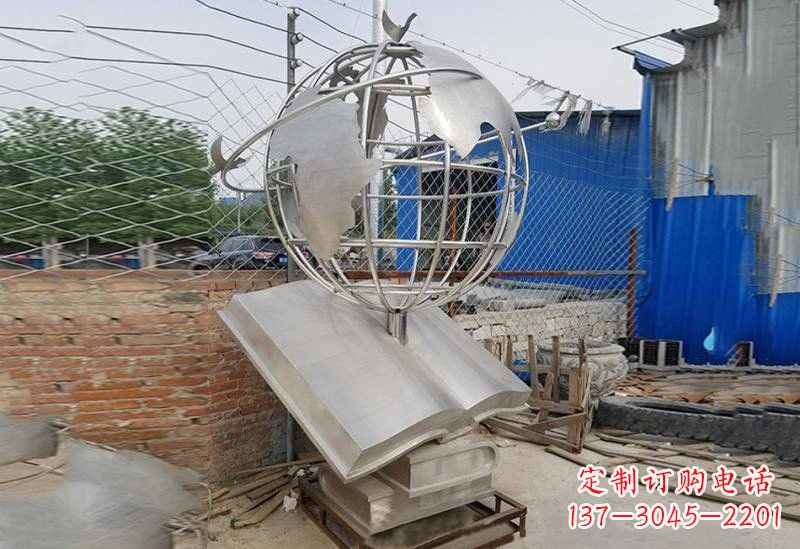 潍坊不锈钢校园里的地球雕塑