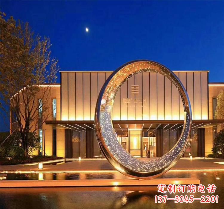 潍坊不锈钢圆环雕塑给空间增添无限美感