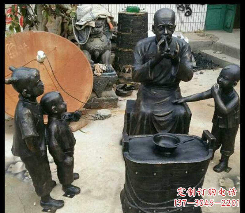 潍坊糖果街上的铜雕精灵