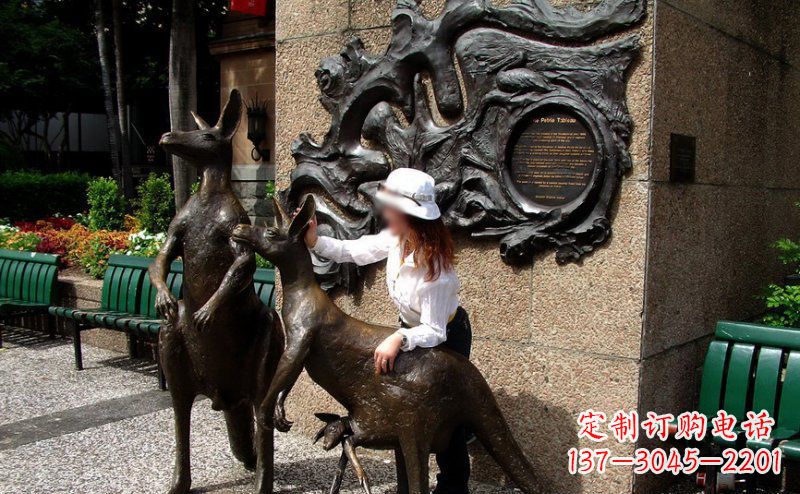 潍坊袋鼠雕塑——装点步行街的美丽风景