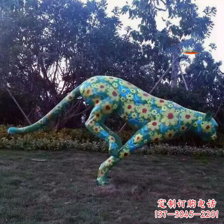 潍坊玻璃钢彩绘豹子雕塑艺术与自然的完美结合