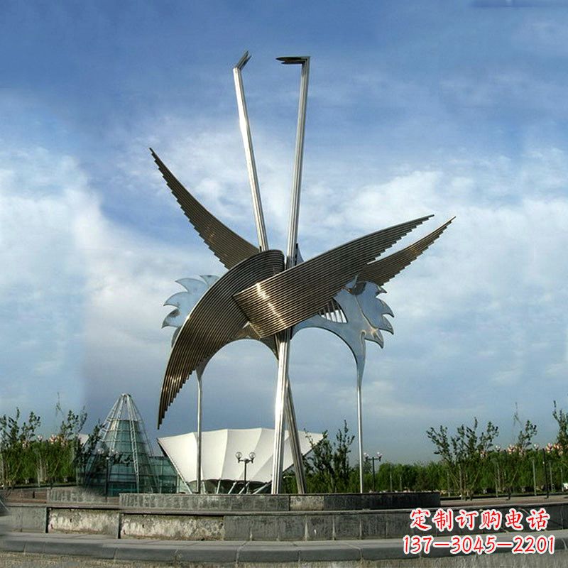 潍坊城市广场精美仙鹤雕塑