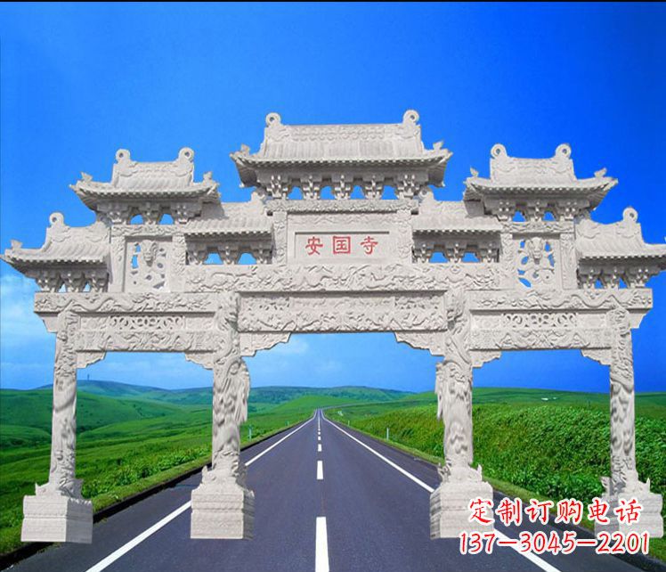 潍坊城市中的石雕牌坊雕塑