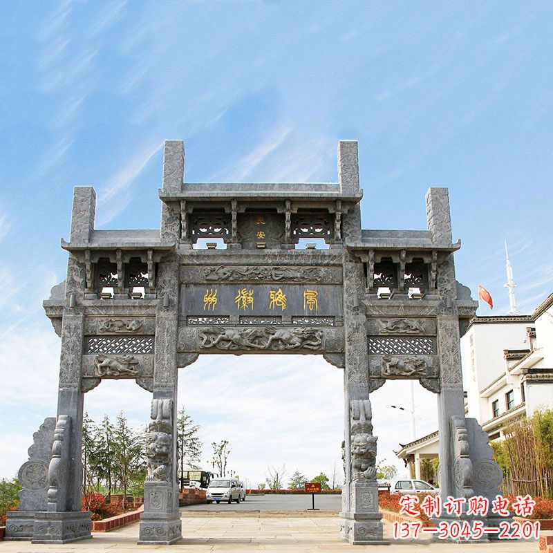 潍坊城市园林中精美的牌坊雕塑