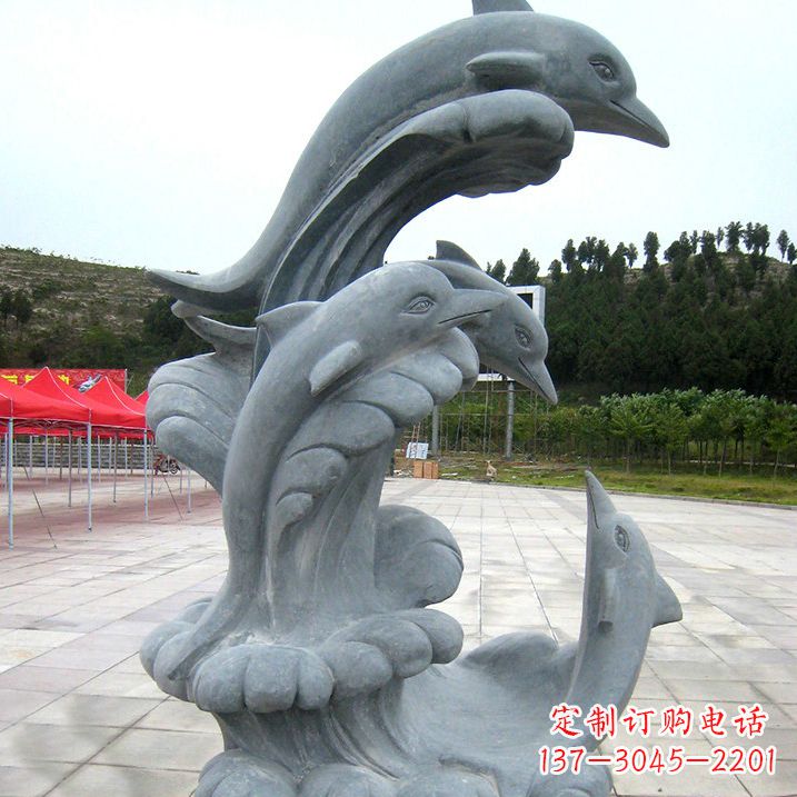潍坊海豚雕塑凝聚着美丽与动感