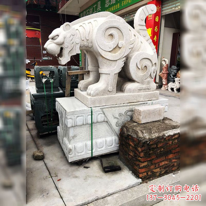 潍坊大理石广场大门上的精美豹子雕塑