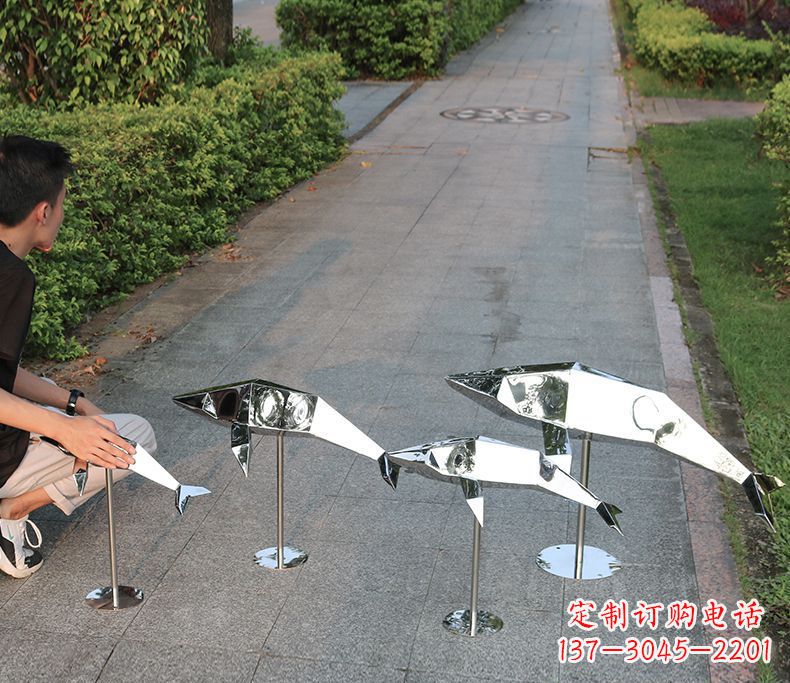 潍坊抽象不锈钢海豚雕塑