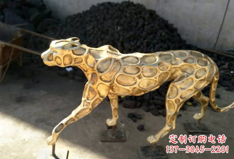 潍坊青铜豹雕塑象征着非凡力量与威严