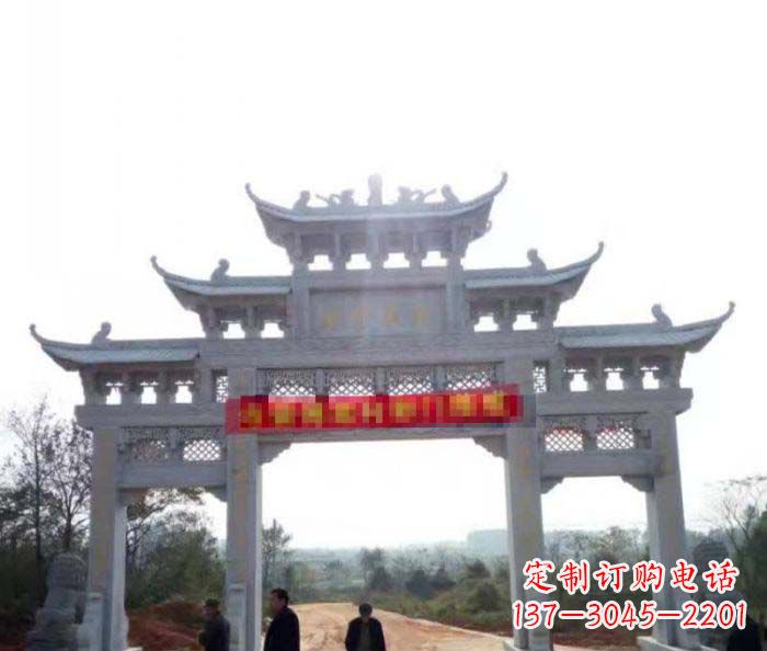 潍坊三门石雕牌楼古老而精美的雕塑