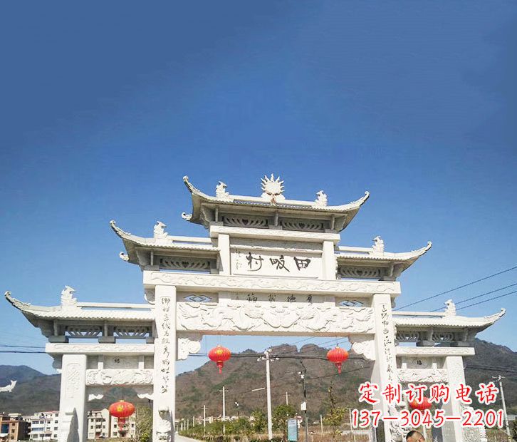 潍坊村庄的牌坊雕塑