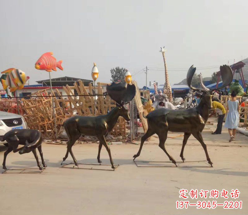 潍坊大角鹿群的铜雕美丽的艺术精品