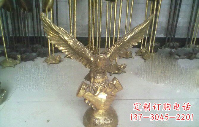 潍坊大展宏图老鹰铜雕展现雄鹰的威严和气势