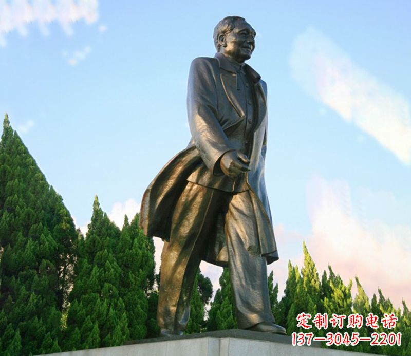 潍坊邓小平广场伟人铜雕