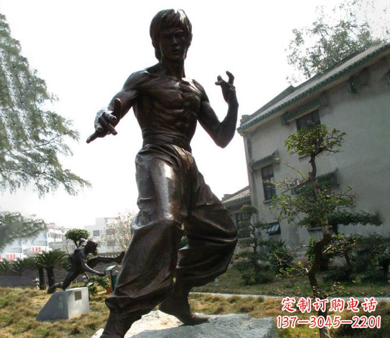 潍坊传奇人物李小龙铜雕