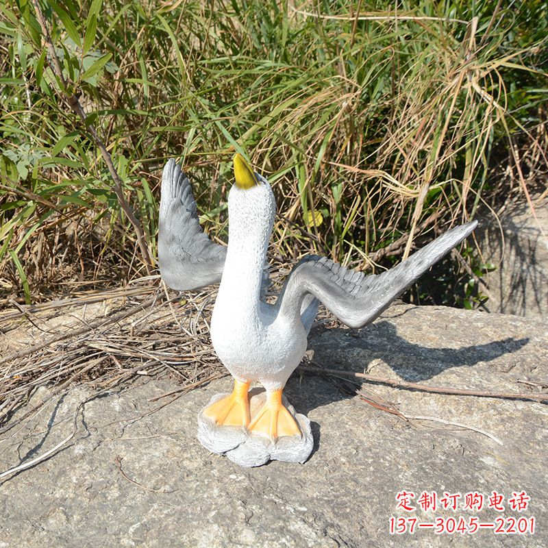 潍坊雕塑少女与和平鸽