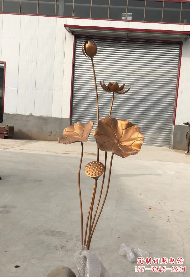 潍坊古典锻铜荷花雕塑