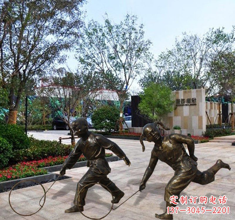 潍坊儿童滚铁环铜雕塑