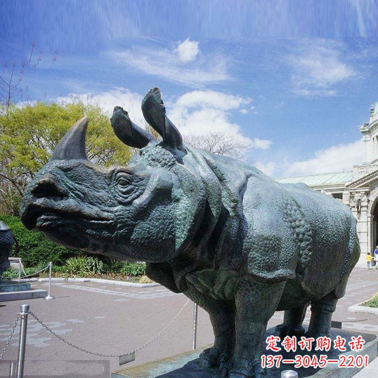 潍坊仿真犀牛铜雕-公园园林动物雕塑摆件