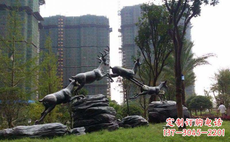 潍坊飞奔小鹿小区精美动物铜雕