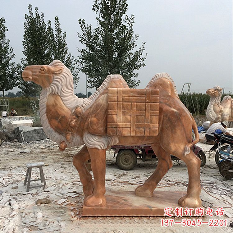 潍坊负重骆驼雕塑—晚霞之红