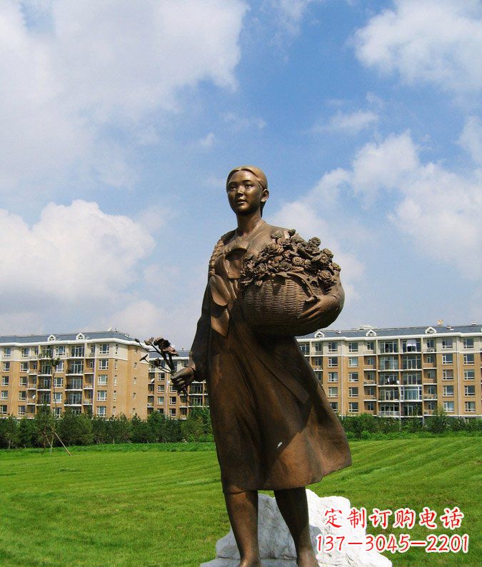 潍坊传统精美少数民族雕塑——抱花篮的少数民族女孩