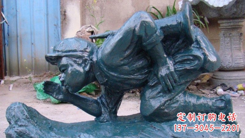 潍坊传统文化符号——小红军冲锋号雕塑